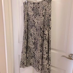 Jones NY long black/white skirt